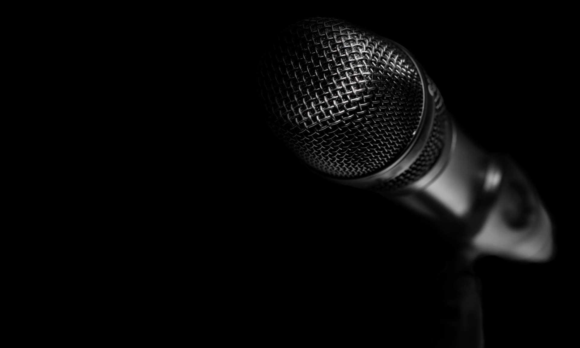 Micro de studio, symbole des vocalises guidées au piano